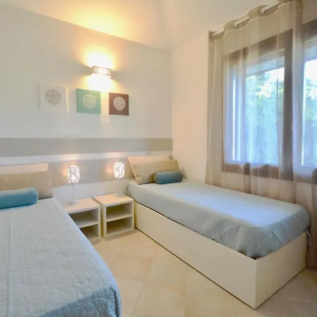 Case Sul Mare Residenze Di Bes Chia Exterior foto